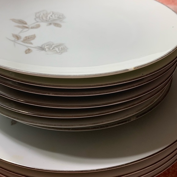 Noritake China Rosay dinner set - Picture 6 of 15
